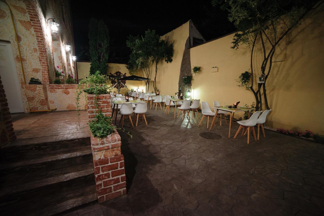 Hotel Gala Oradea Exterior foto